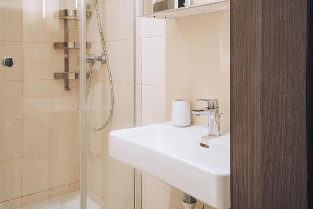 New Studio, Central Location! Братислава Екстериор снимка