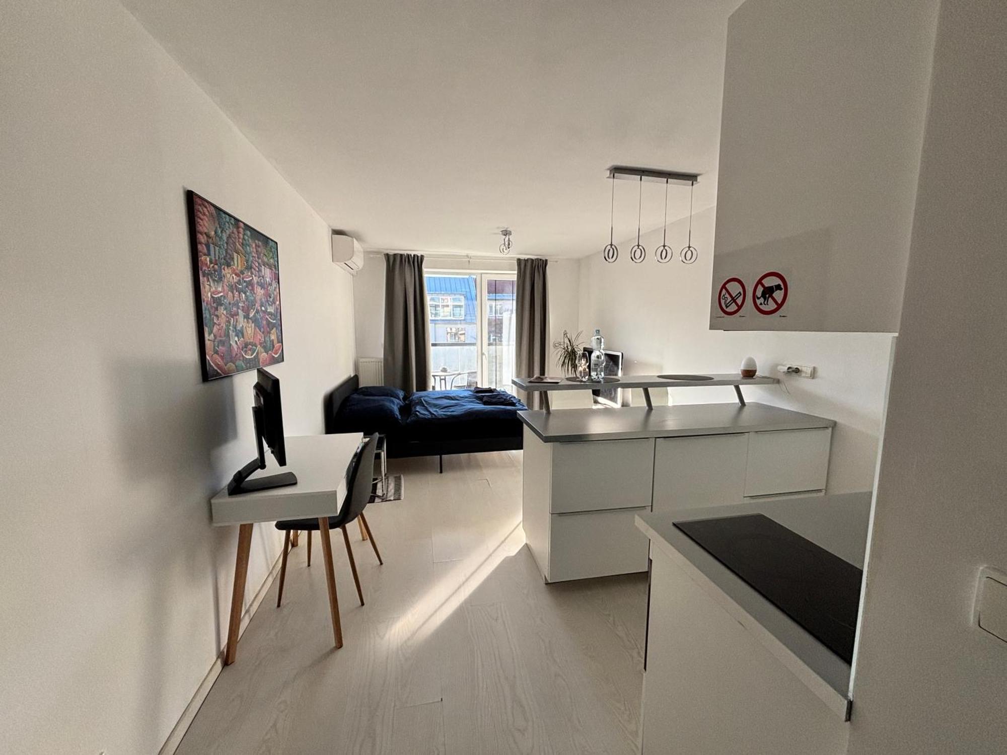 New Studio, Central Location! Братислава Екстериор снимка