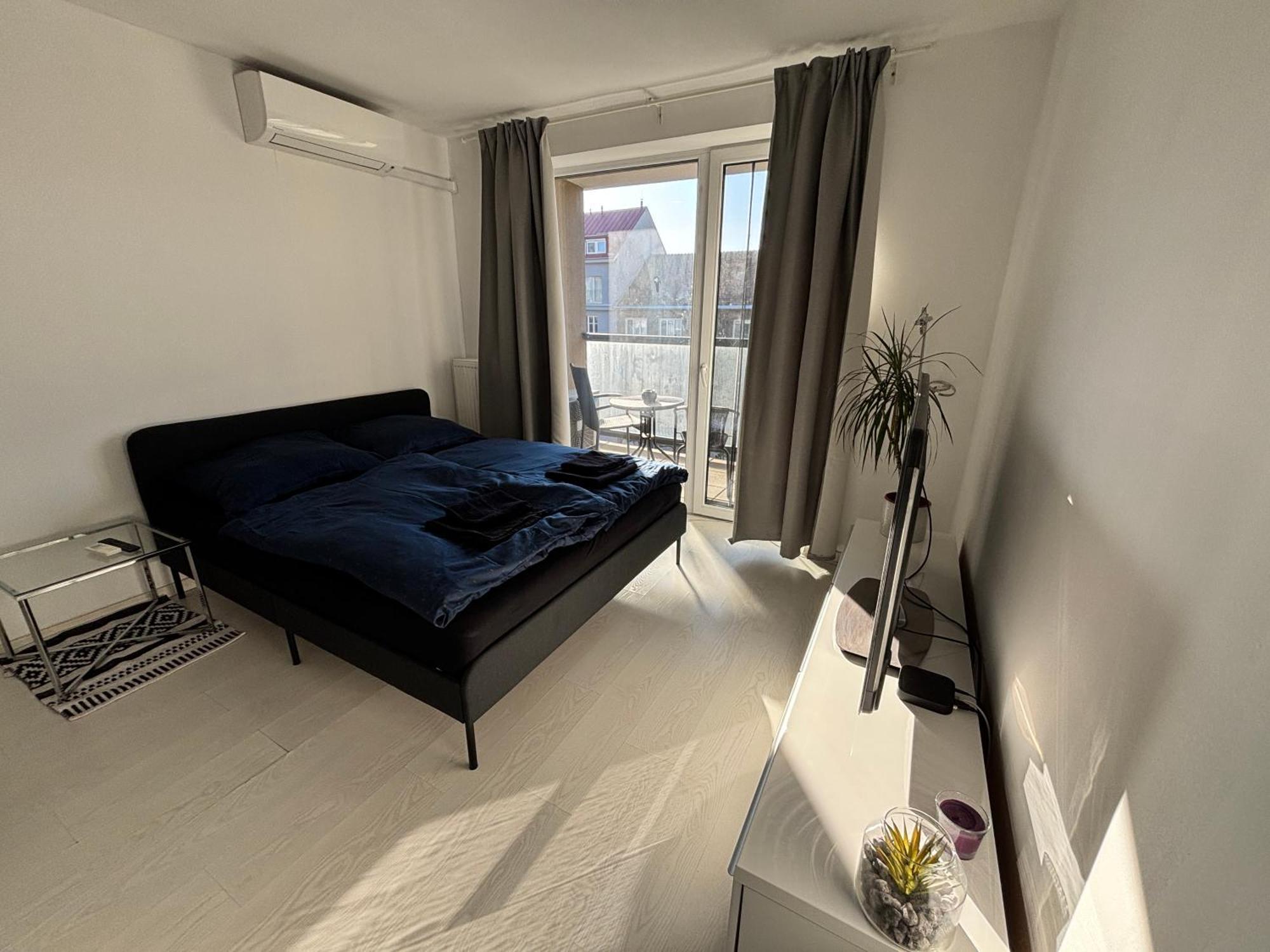 New Studio, Central Location! Братислава Екстериор снимка